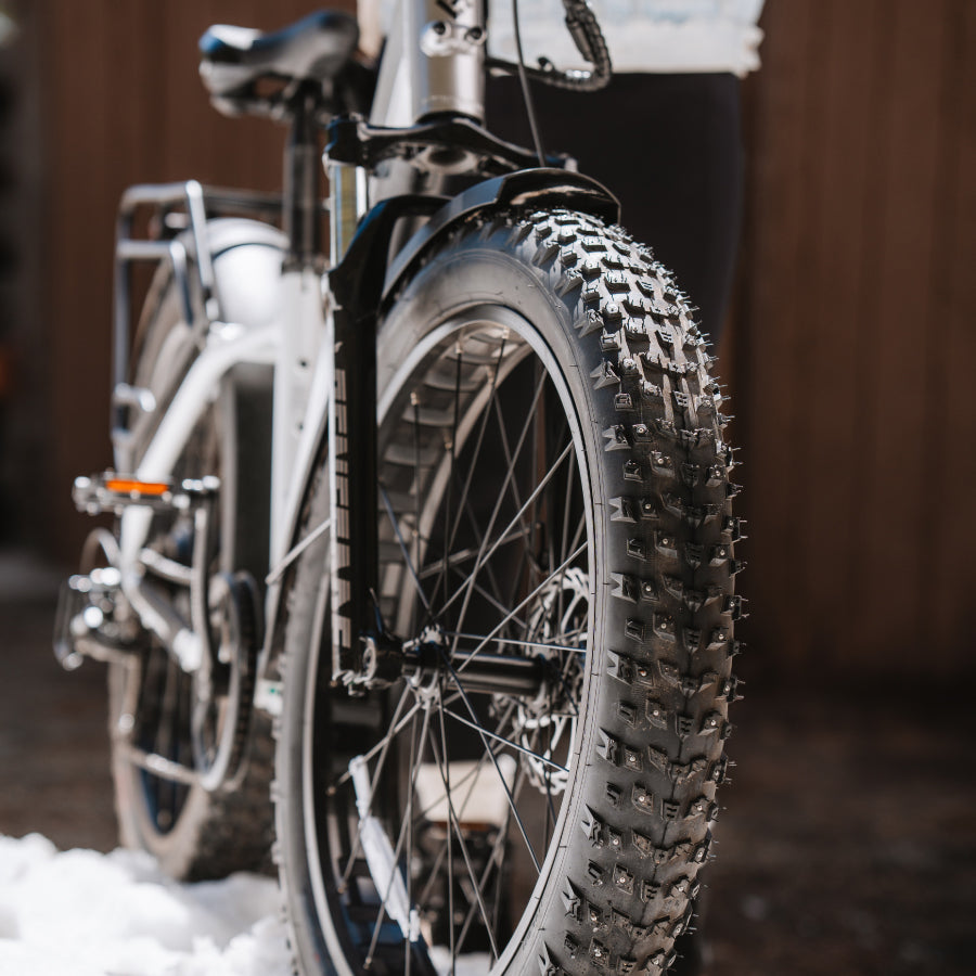 Pneus cloutés Snowdrift 26" (2)