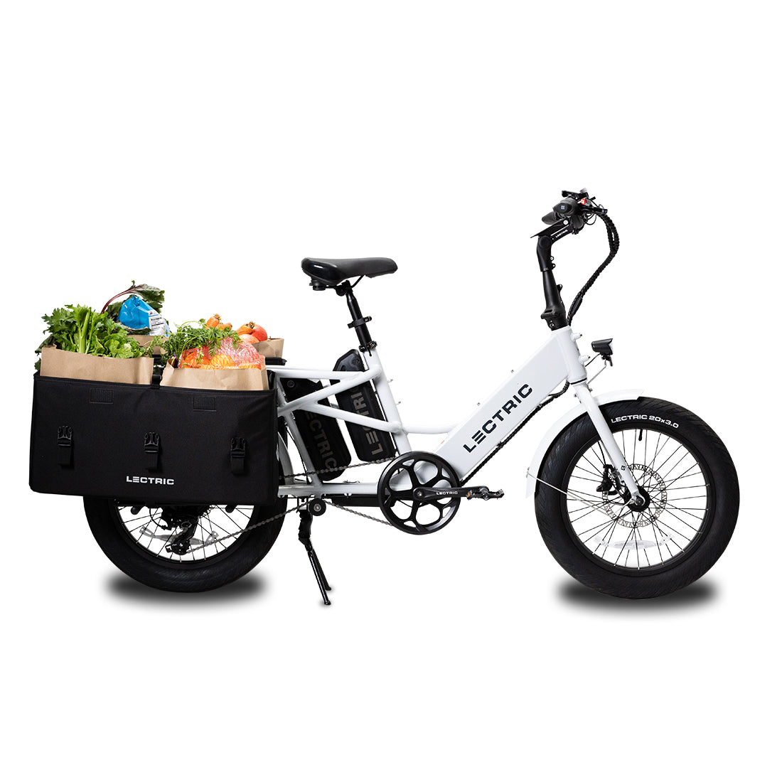 Lectric XPedition ebike avec sacoche cargo XL montée avec l’épicerie