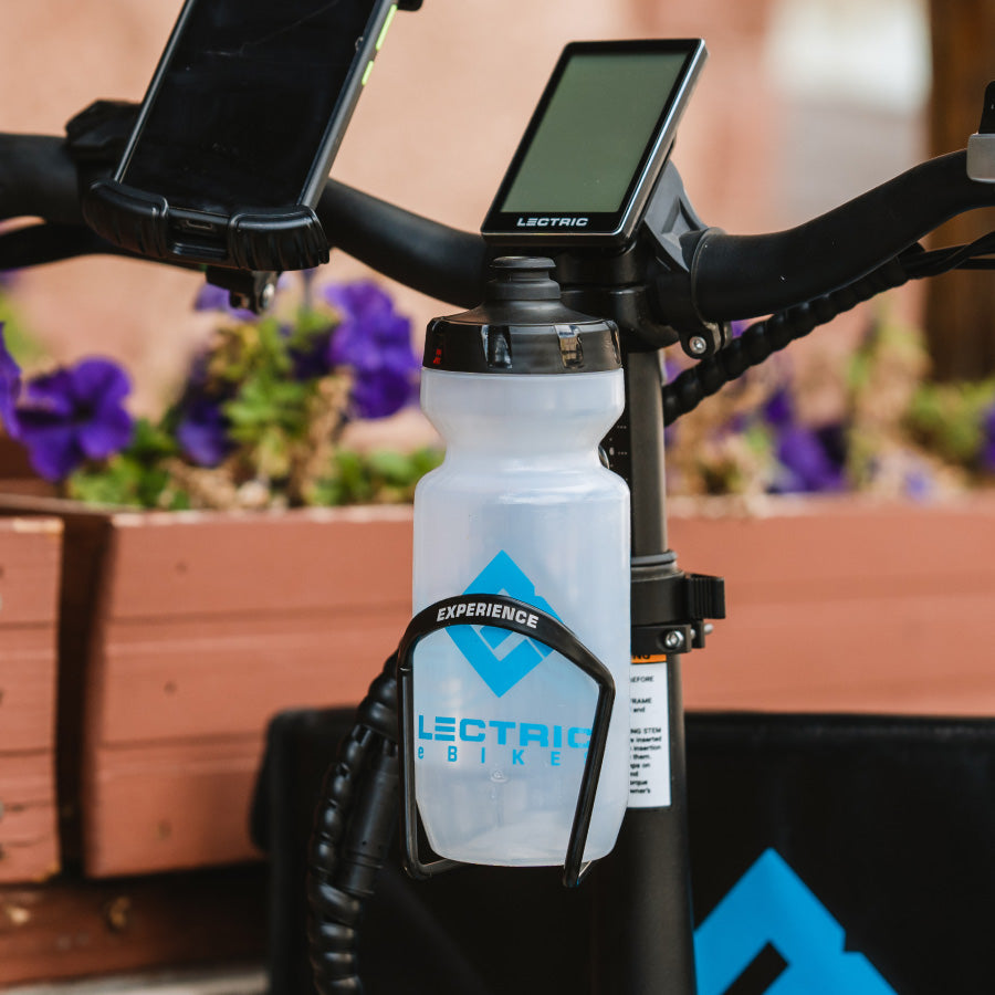 Lectric eBikes Bouteille d’eau dans une cage à bouteilles d’eau sur XP 3.0 avec support de téléphone